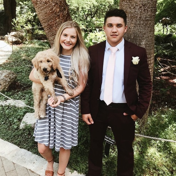 Meet your posher 🛍 - Picture 2 of 3